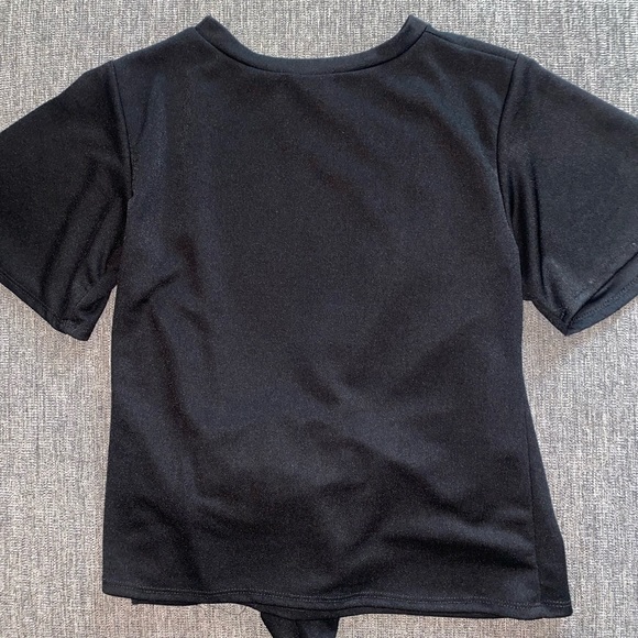Black wrap top 🖤 - Picture 4 of 5